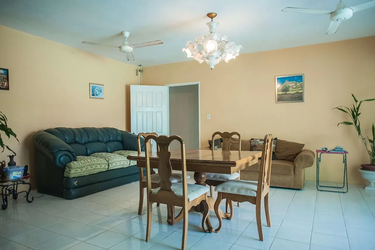 Diamond Villa Guest House Montego Bay Giamaica